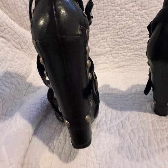 548 Cutout Leather Wedge Leather Shoes with Gold Studs PL-Lucky Size 37 1/2, 7.5 - Picture 17 of 17
